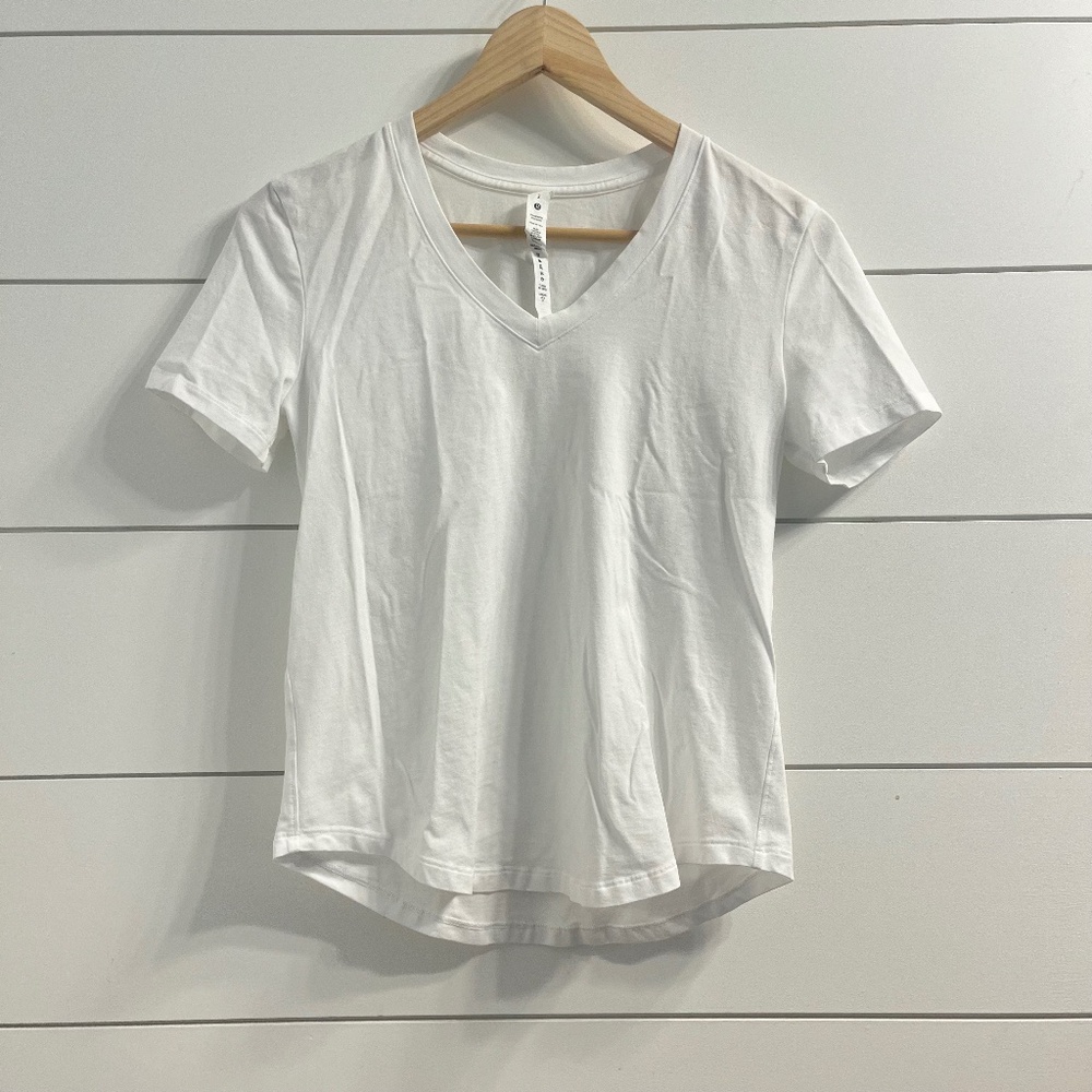 Lululemon Tee Love V-Neck T-Shirt In White  Size: 2
